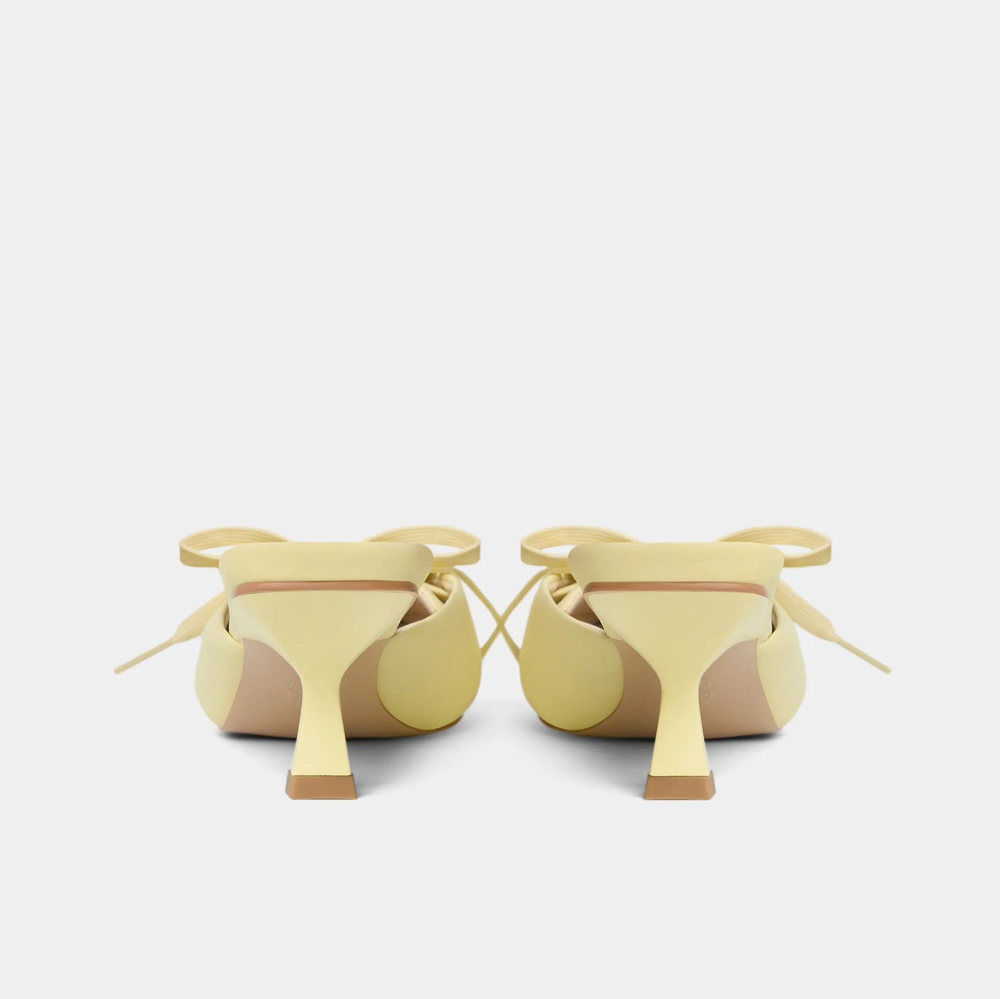 Giày middle 50 mules màu Vàng bơ