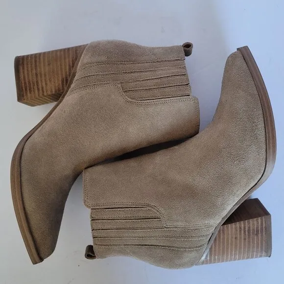 Marc Fisher Oshay Pointed Toe Women's Suede Bootie. Size 6.5M