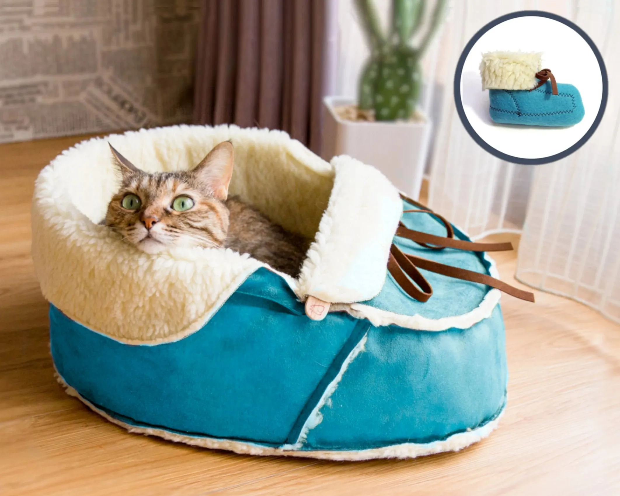 Moccasin Bed In Blue With A Matching Catnip Toy Gift Set