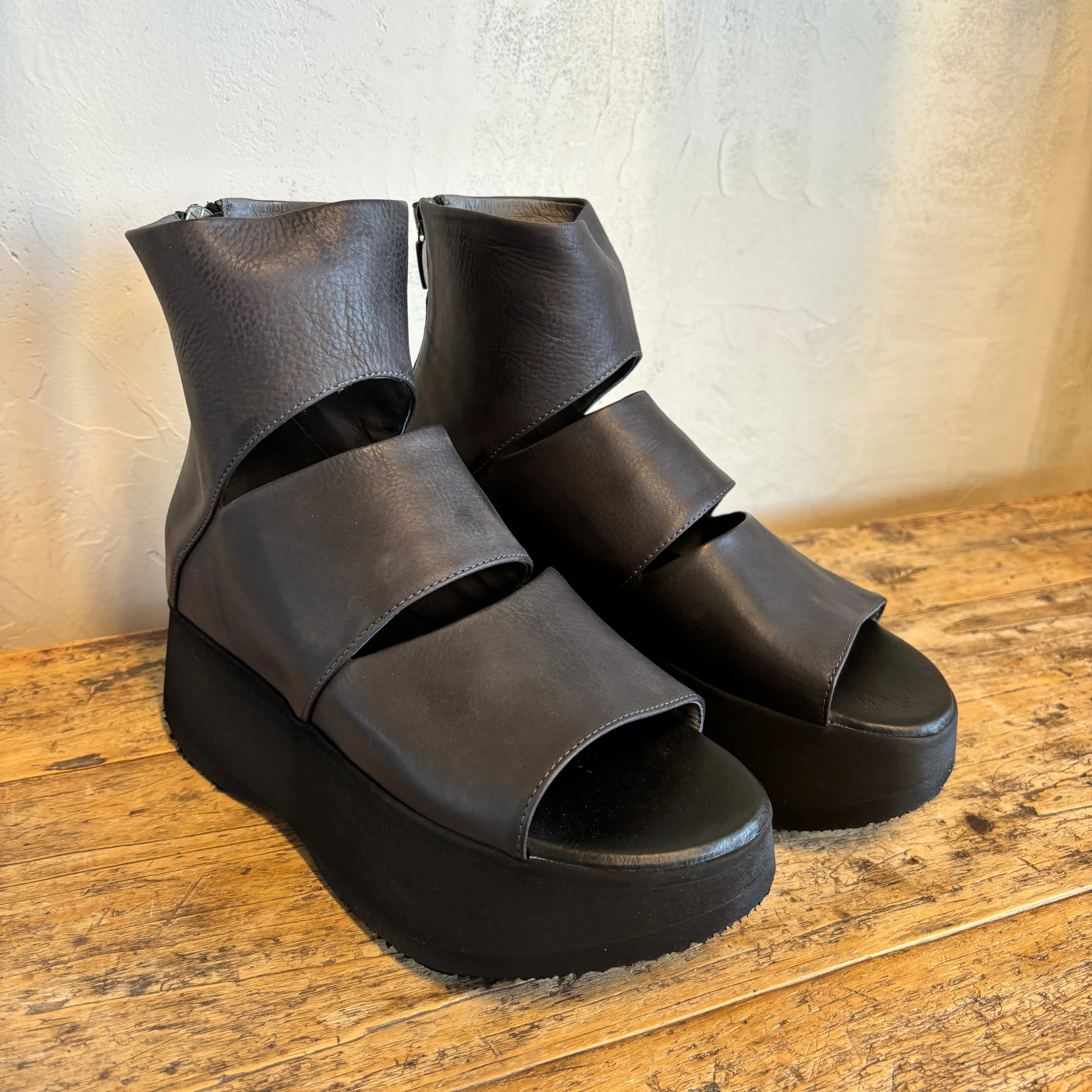 Peep Platform