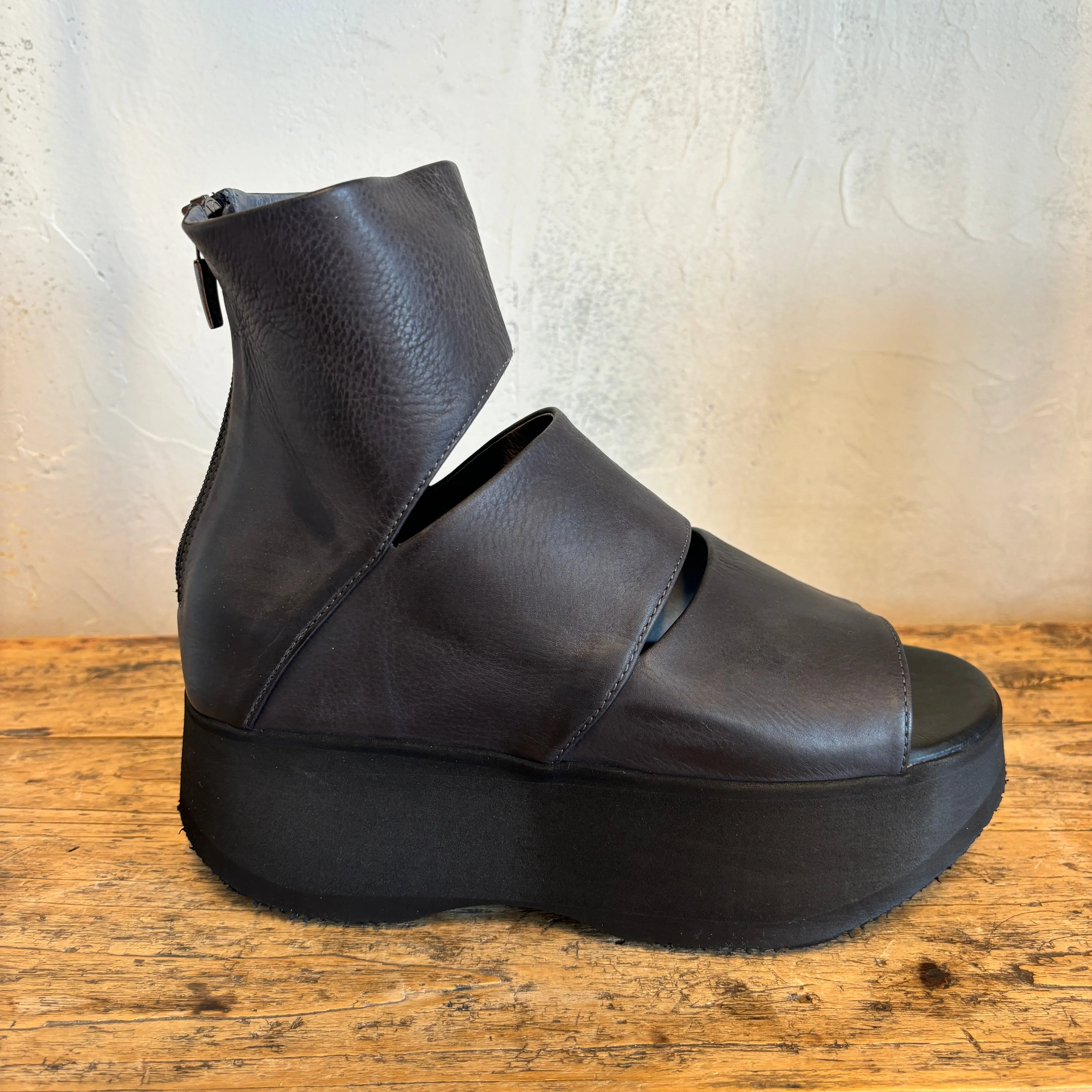 Peep Platform