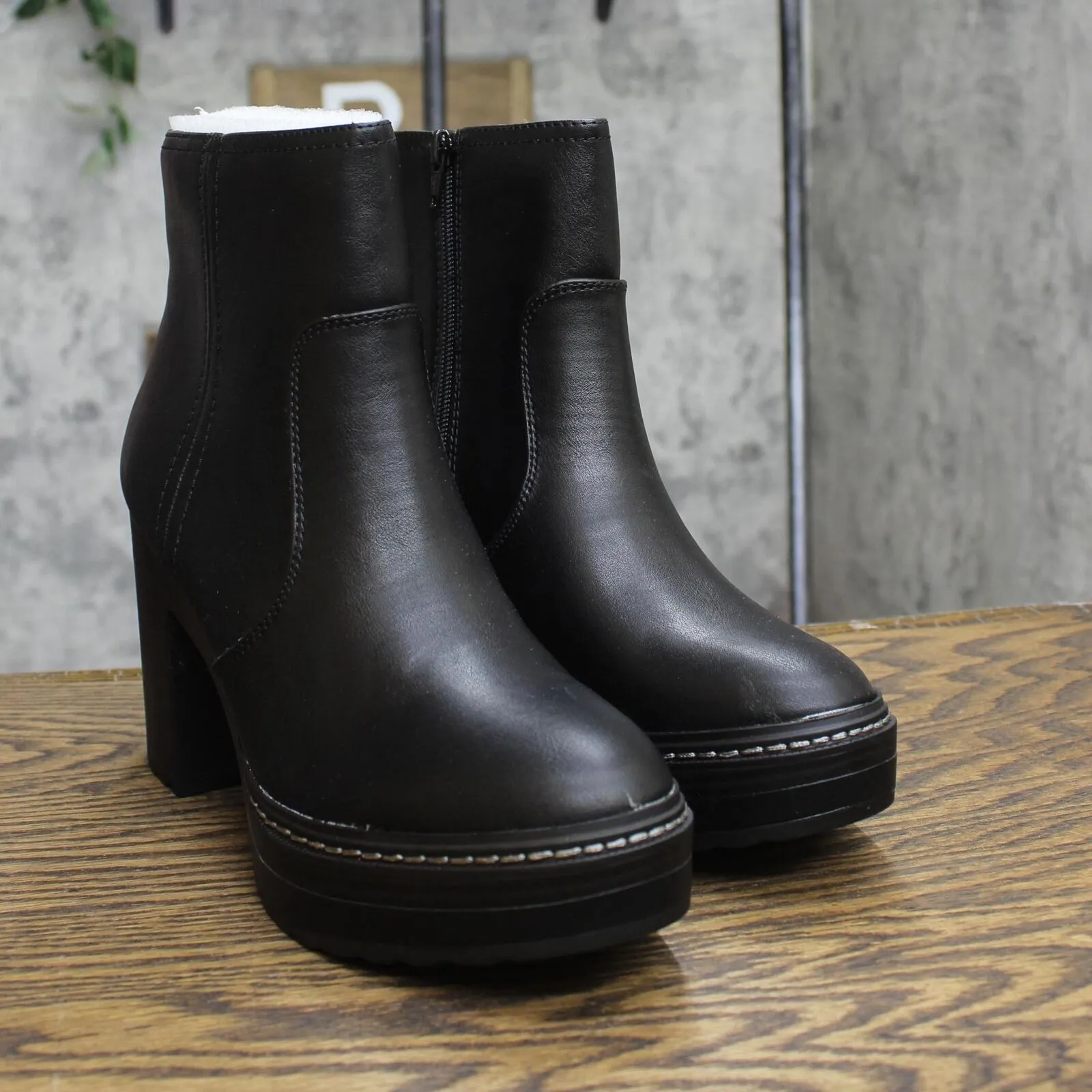 Sun   Stone Womens Kinsley Platform Booties 10014121100 Black 9.5M