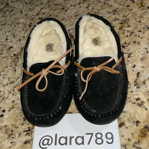 UGG Moccasin