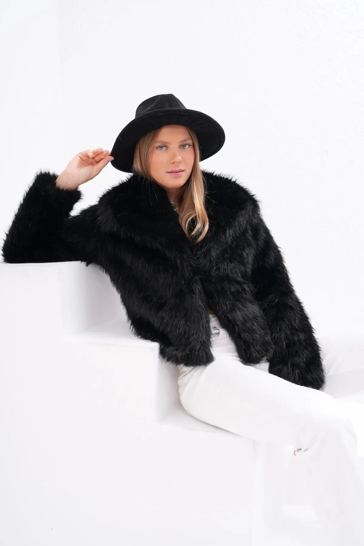 Wide Collar Faux Fur Jacket – Black